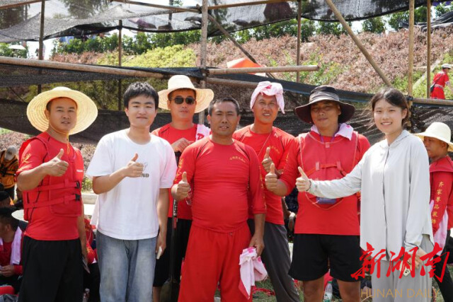岁岁争渡 青春赴乡 beat365亚洲体育在线官网新闻与传播学院赴怀化麻阳苗族自治县开展龙舟赛系列调研 岁岁争渡 青春赴乡 beat365亚洲体育在线官网新闻与传播学院赴怀化麻阳苗族自治县开展龙舟赛系列调研