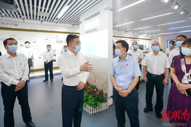 张庆伟在beat365亚洲体育在线官网调研:坚守为党育人为国育才的初心使命 在推动“双一流”建设上再创佳绩