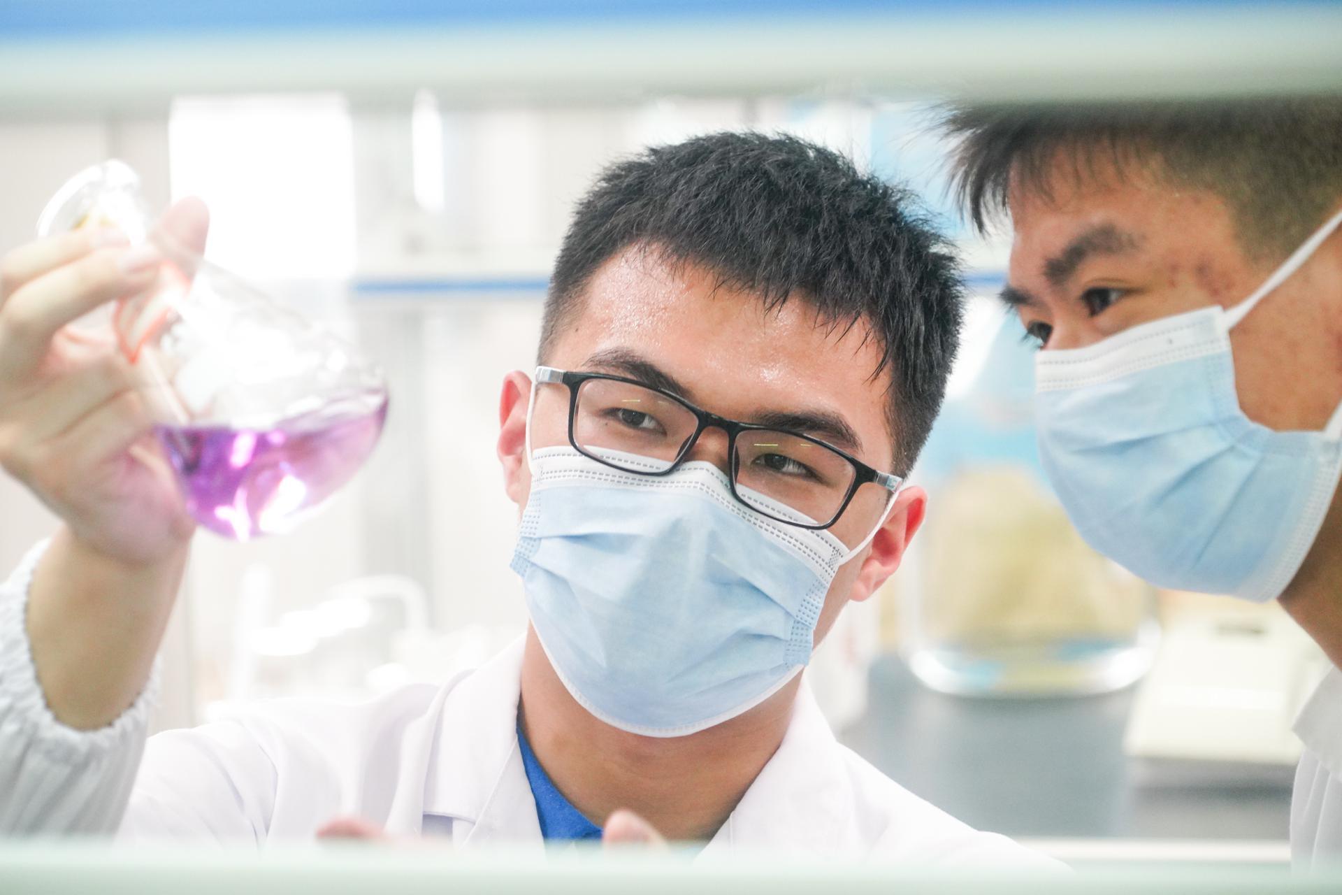世界第二,beat365亚洲体育在线官网附中学子强势拿下国际化学奥林匹克竞赛金牌 世界第二,beat365亚洲体育在线官网附中学子强势拿下国际化学奥林匹克竞赛金牌