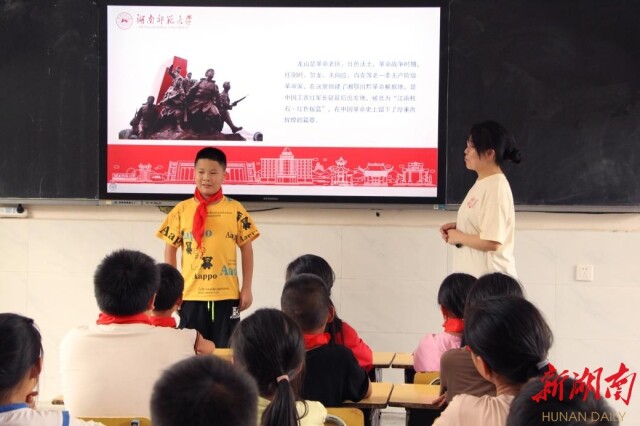 beat365亚洲体育在线官网:“三下乡”暑期社会实践团走访优秀党员,传承红色基因 beat365亚洲体育在线官网:“三下乡”暑期社会实践团走访优秀党员,传承红色基因