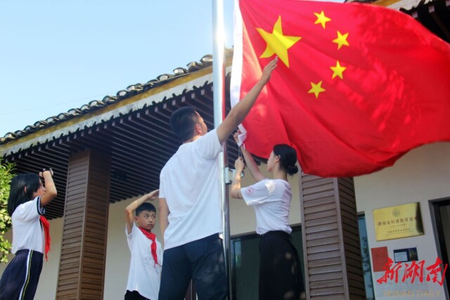 文化帮扶为乡村振兴赋能 beat365亚洲体育在线官网在绥宁开展暑期“三下乡”活动 文化帮扶为乡村振兴赋能 beat365亚洲体育在线官网在绥宁开展暑期“三下乡”活动