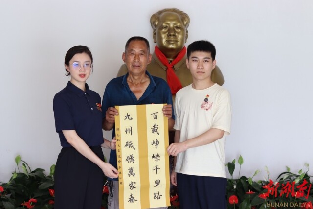 beat365亚洲体育在线官网:“三下乡”暑期社会实践团走访优秀党员,传承红色基因 beat365亚洲体育在线官网:“三下乡”暑期社会实践团走访优秀党员,传承红色基因
